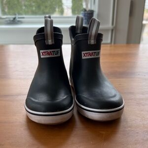 XtraTuf youth rain boots, size 3